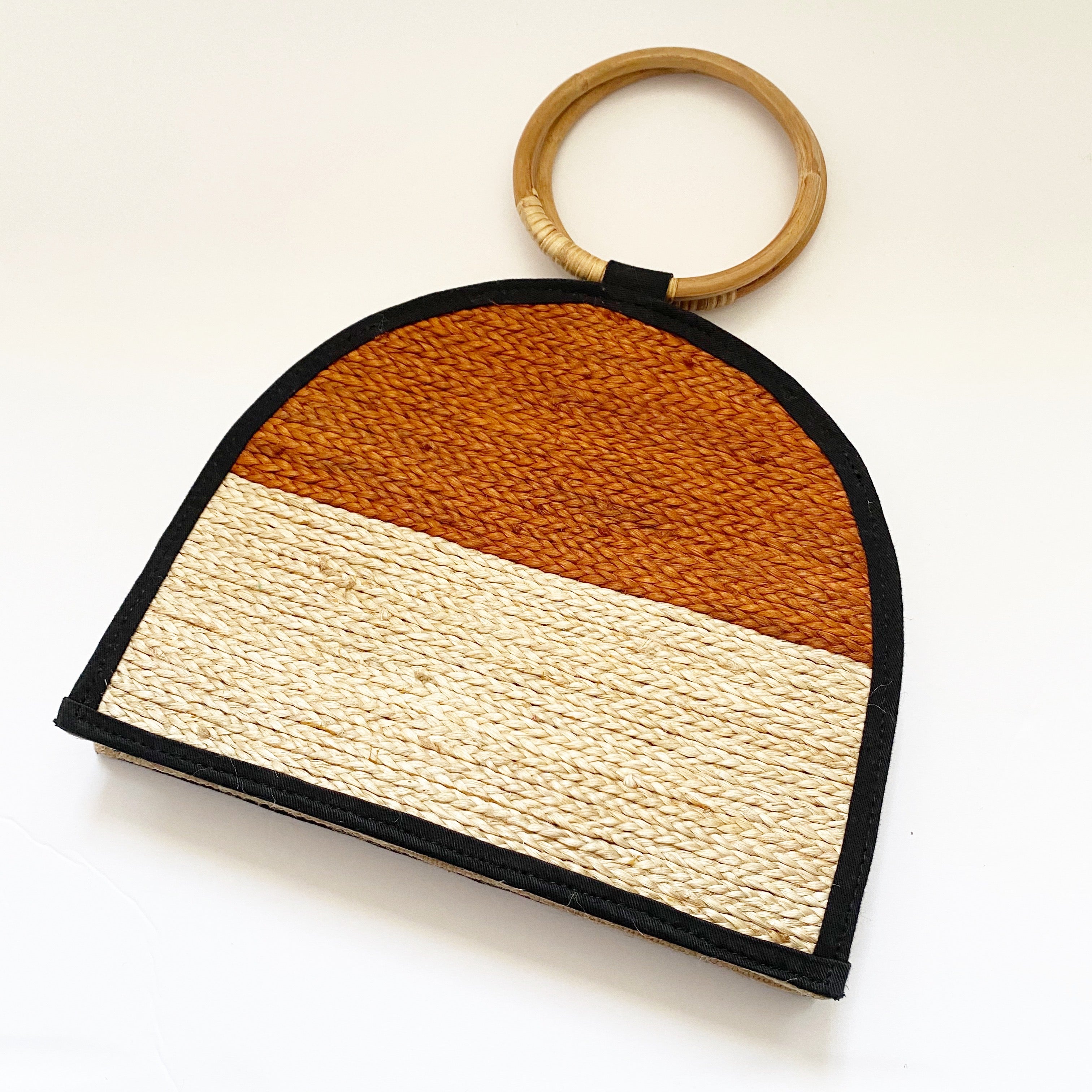 STRAW COLOUR BLOCK BAG WITH WOODEN HANDLES