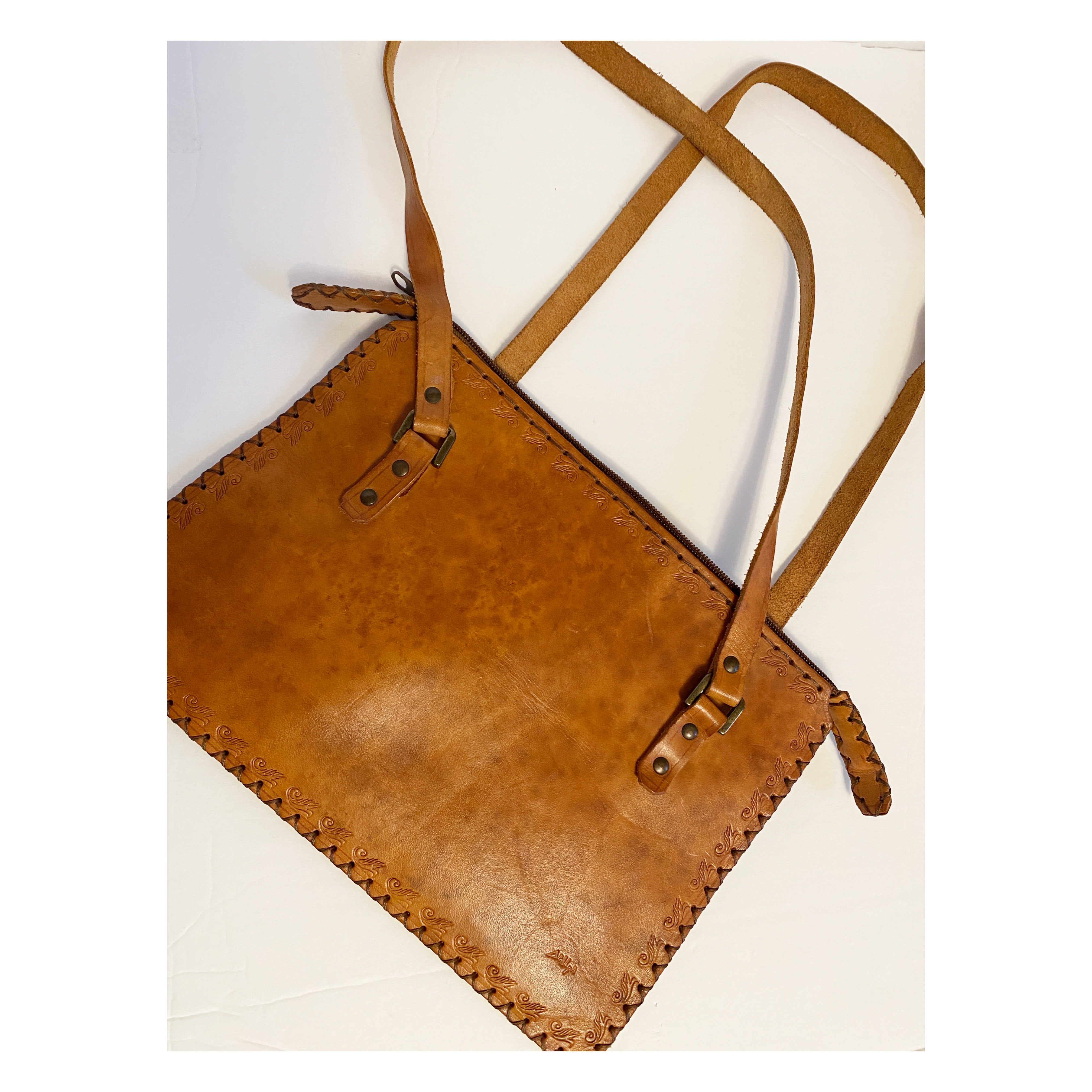 LEATHER TOOLED ENVELOPE STYLE HANDBAG